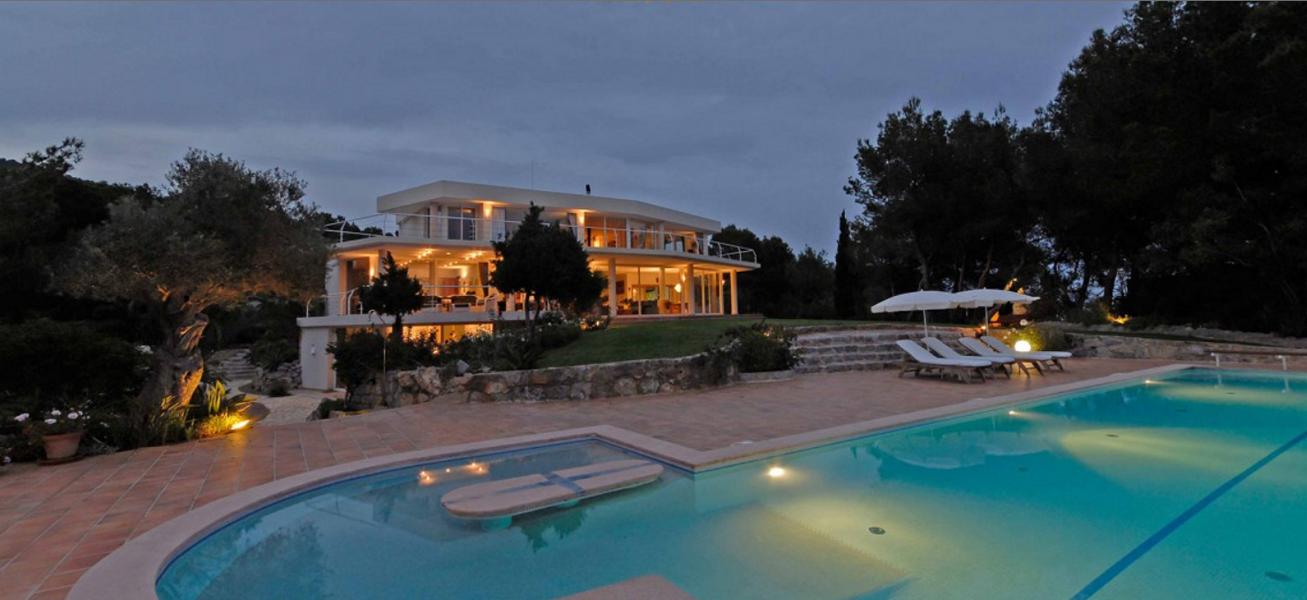 Luxe villa met een uniek uitzicht op Ibiza
